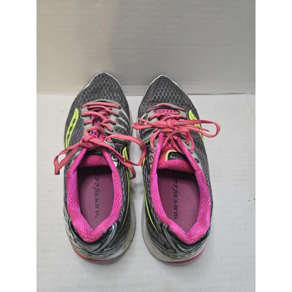 Women Saucony‎ Triump 10
